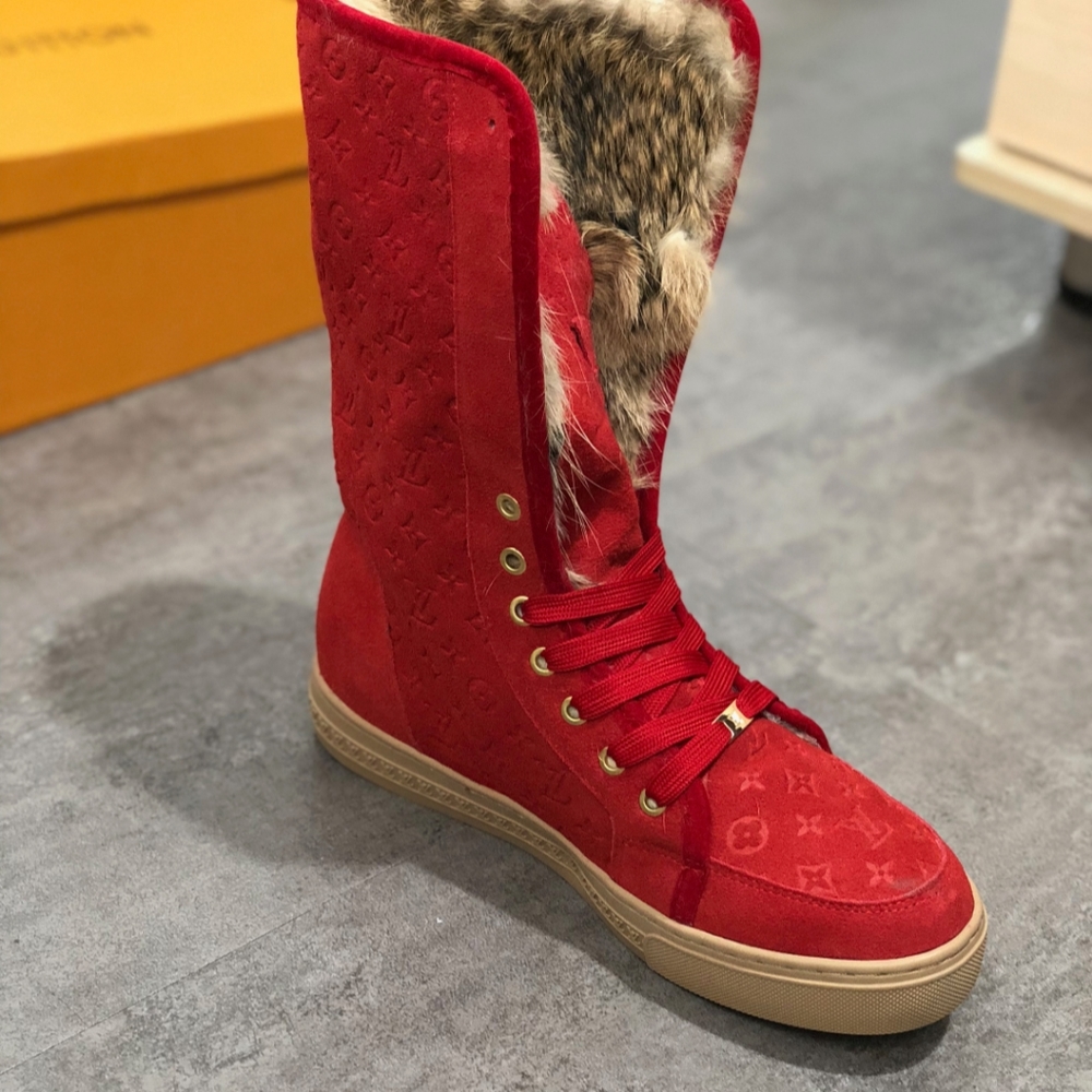 Size 7 LV mono boots